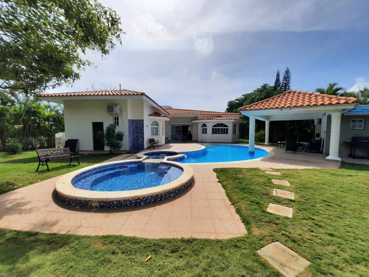 (Ref. 107) Ideal Vacation Rental Villa For Family And Groups Metro Country Club