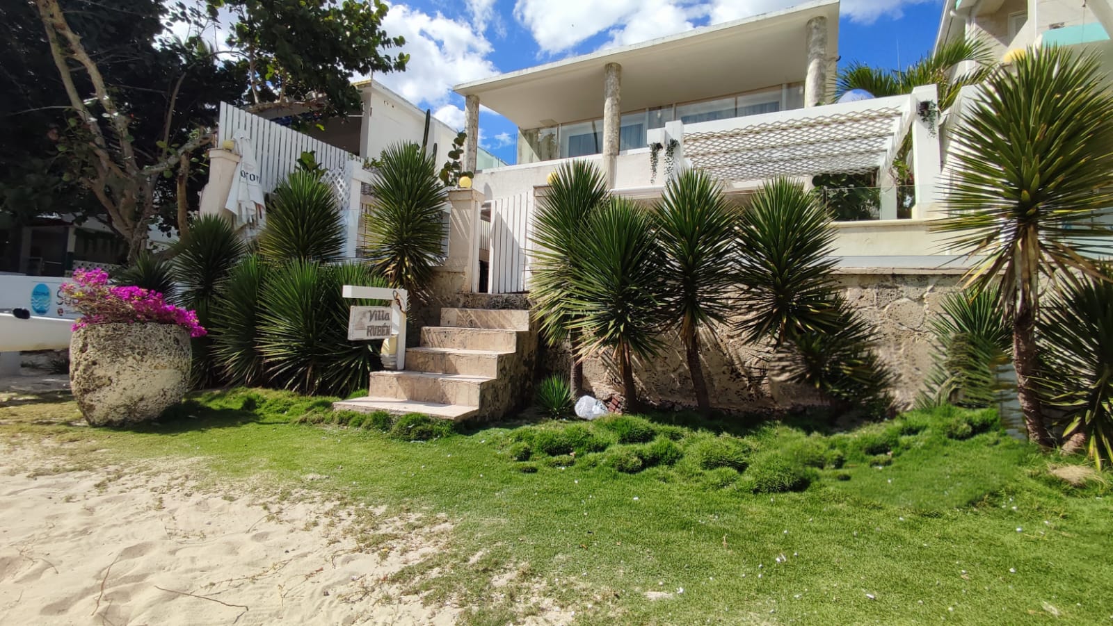 (Ref. 114) Classy Beach Front Vacation Rentals Villa.