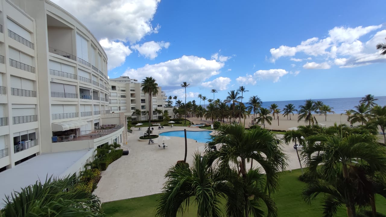 (Ref. 106) Fantastic Beachfront Vacation Condo Rental with Caribbean Sea View